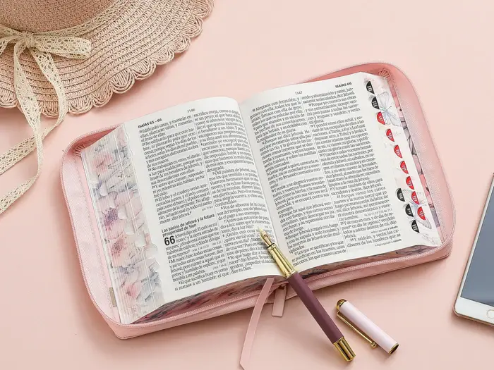 biblia-rvr60-035czti-pjr-cp-victoria-flores-sobre-rosa-biblias-999.webp